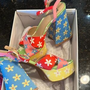 Gianni Bini Floral heels
